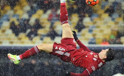 Lewandowski y el espectacular gol de chilena en Champions League