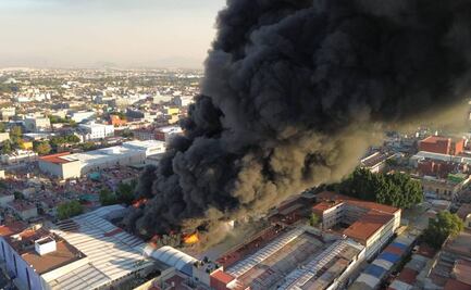 Incendio CDMX: Quema de calzado de goma en Tepito, lo que alimenta la columna de humo, explica Protección Civil