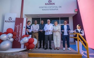 Sinaloa estrena unidad de radioterapia con equipo de última generación; Rocha Moya anuncia más obras en salud