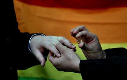 Recibe IMSS recomendación de CNDH por negar pensión a parejas gay