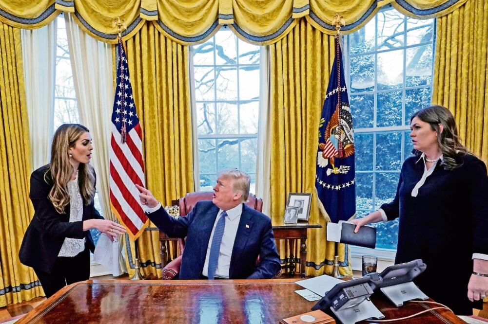 Hope Hicks (izq.) con el presidente Trump, el 7 de enero pasado. (REUTERS)