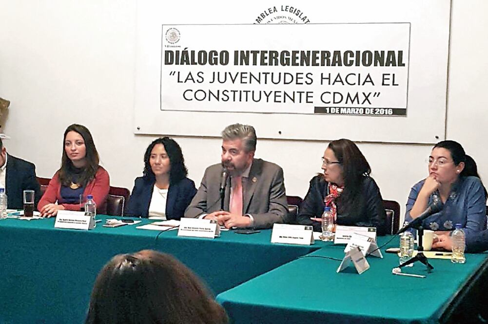 El presidente del PRD en la Ciudad de México, Raúl Flores, alertó sobre un posible regreso del autoritarismo si rumbo a la creación de la nueva Constitución un tercio de priístas forman parte de la Asamblea Constituyente (ESPECIAL)