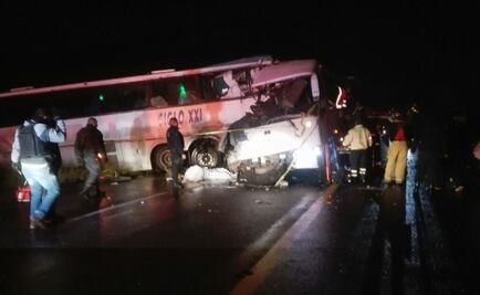 Choque de autobuses deja cuatro muertos en Zacatecas