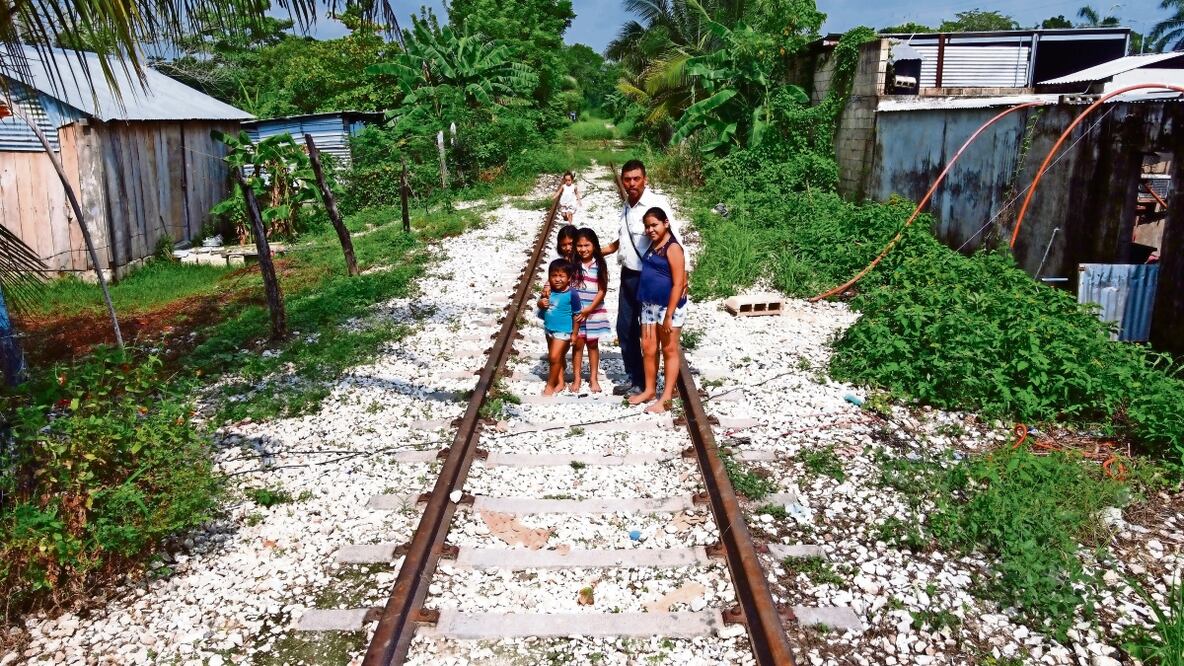 El libro analiza los daños a las poblaciones indígenas por el paso del Tren Maya