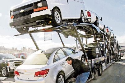 El crédito automotriz cumple un año a la baja