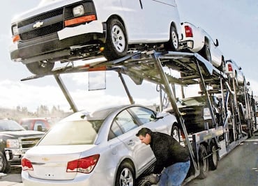 El crédito automotriz cumple un año a la baja