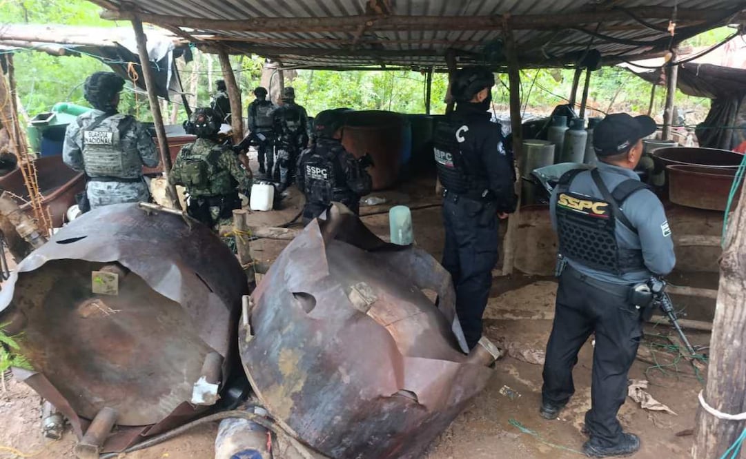 Elementos de la Secretaría de Seguridad y Protección Ciudadana (SSPC), Guardia Nacional (GN) y Secretaría de la Defensa Nacional (Sedena) aseguraron tres laboratorios clandestinos de metanfetamina en Guerrero. Foto: X @OHarfuch