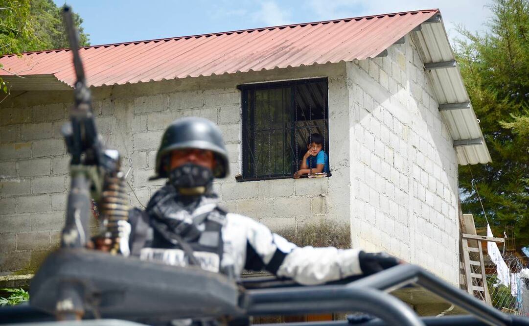 A Pantelhó, a 100 kilómetros de la capital chiapaneca, acudieron los militares para ocuparlo; antes de llegar instalaron retenes en varios puntos de acceso. Fotos: Jacob García. EL UNIVERSAL