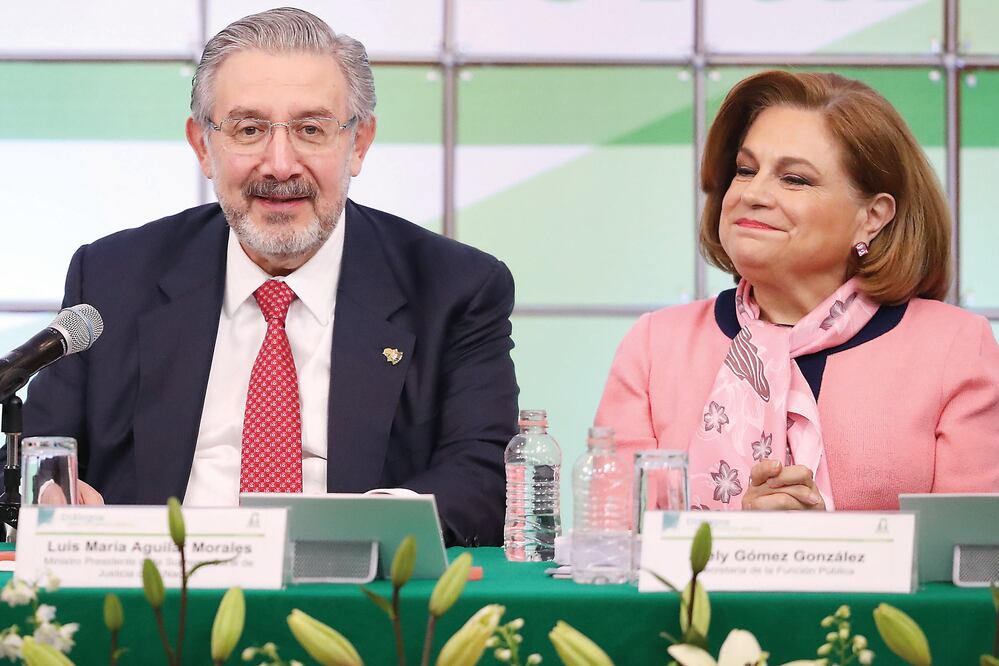 Luis María Aguilar, ministro presidente de la SCJN, y Arely Gómez, titular de la SFP, en el seminario Diálogos para la Justicia en el Tribunal Electoral del PJF (ARIEL OJEDA. EL UNIVERSAL)