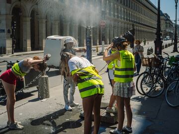 Ola de calor pone en alerta roja a París; cierran escuelas en Europa por altas temperaturas