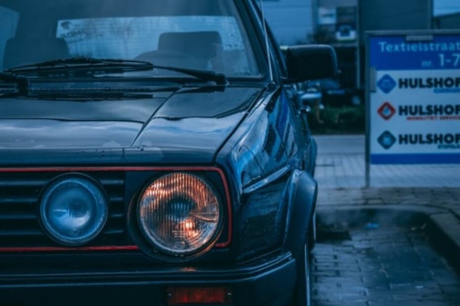 Cómo quitar el agua del interior de los faros del auto