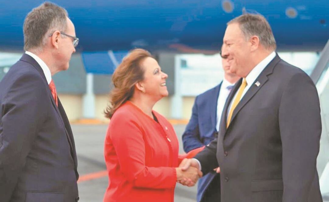 Mike Pompeo, secretario de Estado de EU, fue recibido por Martha Delgado, subsecretaria de Relaciones Exteriores para Asuntos Multilaterales. Foto: TOMADA DE TWITTER