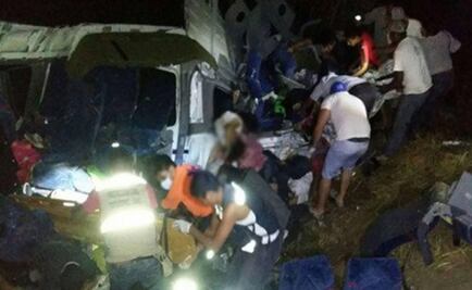 Confirman 13 muertos en accidente carretero en Oaxaca