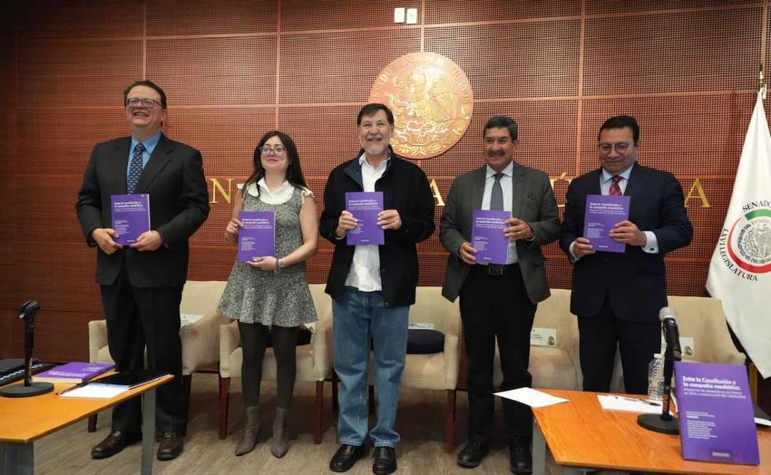 Magistrados y senadores de Morena presentan libro "Entre la constitución y la campaña mediática" el 12 de febrero de 2026. Foto: Especial