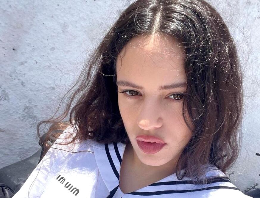 Rosalía vuelve a encender las redes con su look más sensual para el verano / Foto: Instagram @rosalia.vt