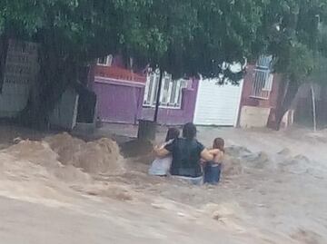 Buscan en ríos a tres mujeres arrastradas por la corriente en Culiacán