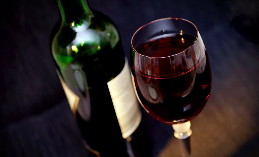 El vino es considerado una bebida tan saludable que la dieta mediterránea recomienda consumirlo en pequeñas cantidades durante las comidas / Foto: Pixabay