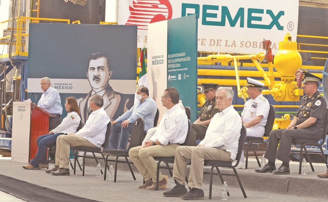 El presidente Andrés Manuel López Obrador manifestó que su administración ha reafirmado “en los hechos” el compromiso que adquirió en un inicio de frenar la privatización del sector energético. Foto: PRESIDENCIA