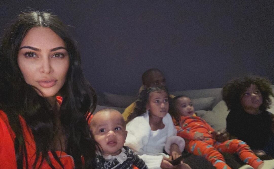 Kim Kardashian lució un estilo muy relajado, el cual nos inspira para pasar la cuarentena. Foto: Instagram