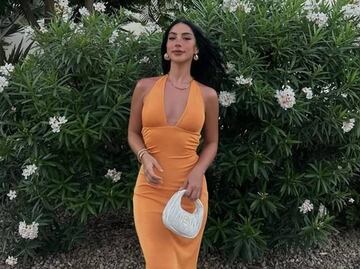 María Chacón luce lindo bikini azul celeste, con top balconette