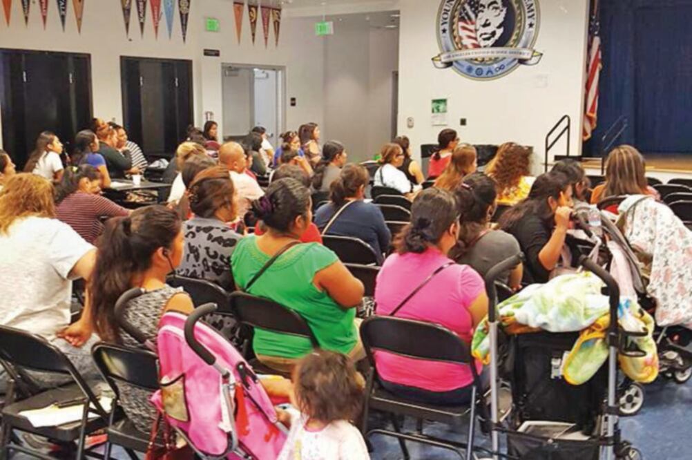 Los inmigrantes mexicanos realizan reuniones para dar su apoyo a familiares afectados por el sismo del pasado 19 de septiembre y van a elegir a que comunidad se entregará, dependiendo cual tenga las mayores necesidades (MAX AUB. EL UNIVERSAL)