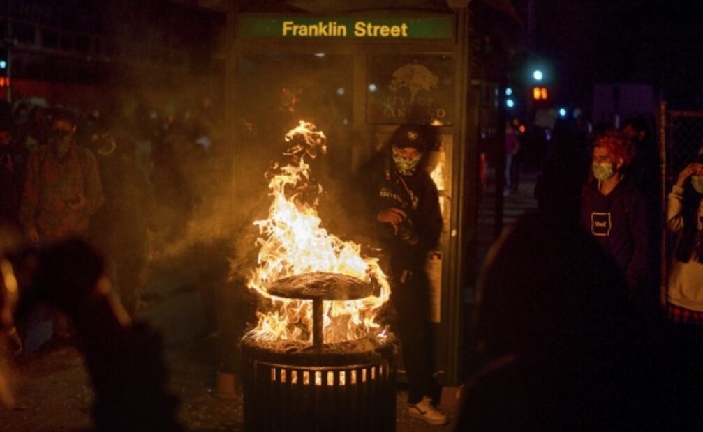 Muerte de policía en protestas de Oakland fue acto terrorista, dicen autoridades