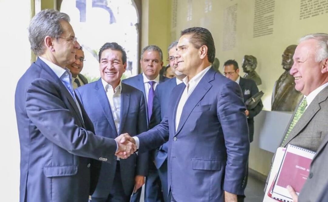 El gobernador de Michoacán y el secretario Esteban Moctezuma sostuvieron un encuentro para avanzar en el proceso de federalización. Foto: tomada de Twitter @Silvano_A