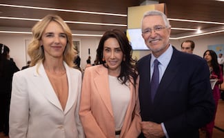 Ricardo Salinas recibe en México a la española Cayetana Álvarez; "La elección es simple: Soberanía o Sheinbaum", lanza