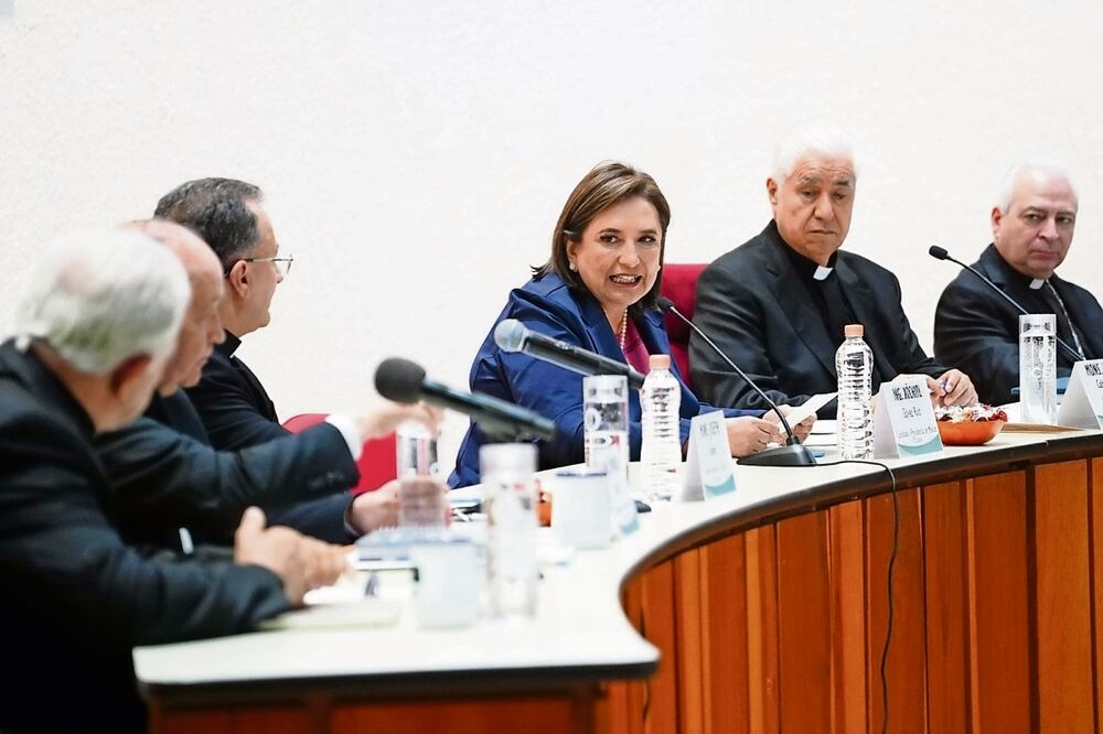 Por la mañana de ayer, la candidata de Fuerza y Corazón por México, Xóchitl Gálvez Ruiz, se reunió en privado con la jerarquía católica de la Conferencia del Episcopado Mexicano. Foto Especial