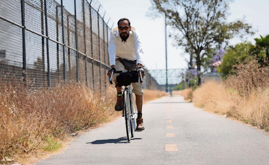 Usuarios de la ciclovía que conecta Ecatepec con Nezahualcóyotl aseguran que el trazo está bien, pero no tiene mantenimiento. (17/03/2025) Foto: Especial