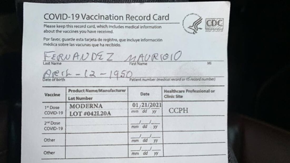 Aspirante panista a edil de San Pedro Garza se vacuna contra Covid en EU