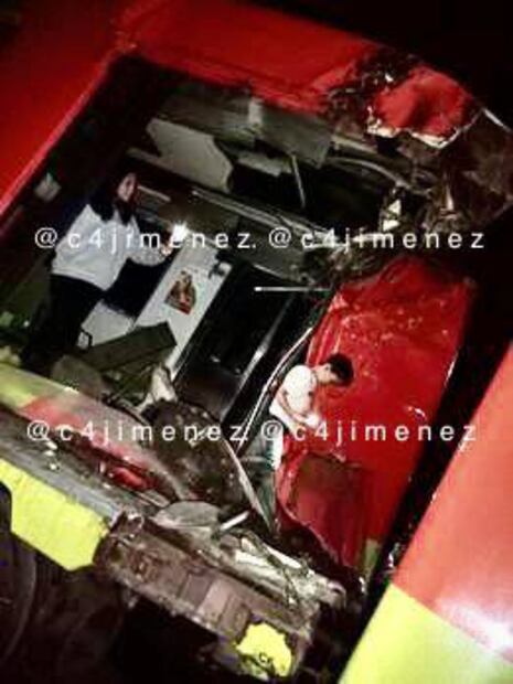 ¿Actividad recreativa o infracción? Captan a dos personas paseando en escombros de los vagones de Línea 3 del Metro