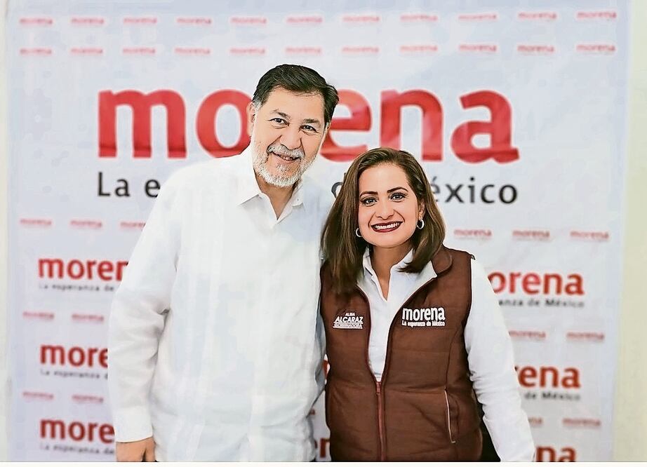 Alma Alcaraz estuvo acompañada por Gerardo Fernández Noroña, quien aprovechó para llamar a la unidad a sus compañeros de partido. Foto: Especial