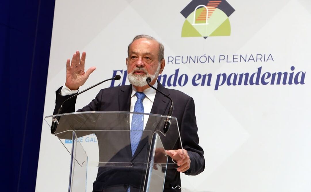 El empresario Carlos Slim interviene en la XXVI reunión plenaria de la Fundación Círculo Montevideo, hoy en Santiago de Compostela.   Foto: EFE 