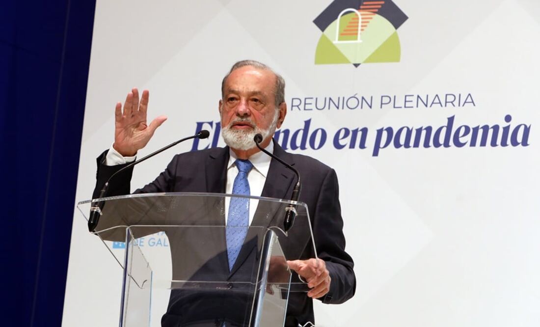 El empresario Carlos Slim interviene en la XXVI reunión plenaria de la Fundación Círculo Montevideo, hoy en Santiago de Compostela. Foto: EFE