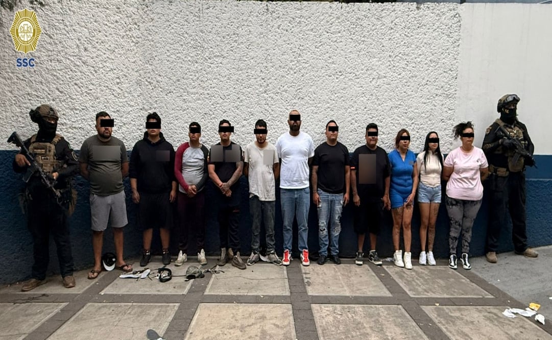 Detienen a 12 presuntos integrantes de célula delictiva en GAM; les aseguran armas, droga y objetos robados. Foto: Especial