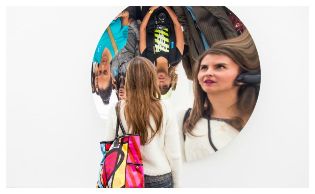 Se proporcionan diademas para la explicación del guía. (Alan Carranza/El Universal)