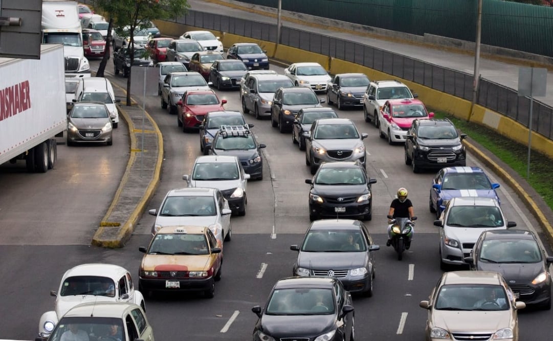 Las vehículos con placas de la CDMX quedan exentos del retiro de placas. Imagen: Archivo El Universal