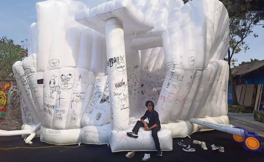 El artista quiso que el público pudiera intervenir la gran pieza. Foto: Frida Juárez / EL UNIVERSAL