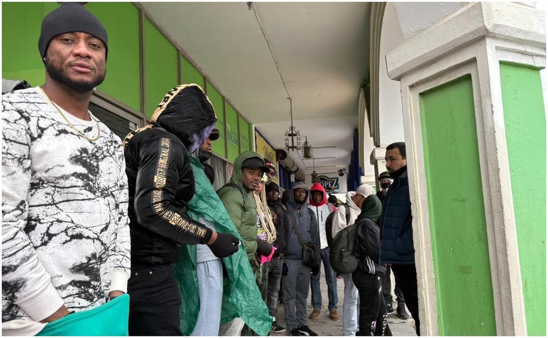 Los migrantes se congregaron frente al cruce internacional, en espera de que el INM les indique el procedimiento que tendrían que seguir (21/01/2025). Foto: Especial