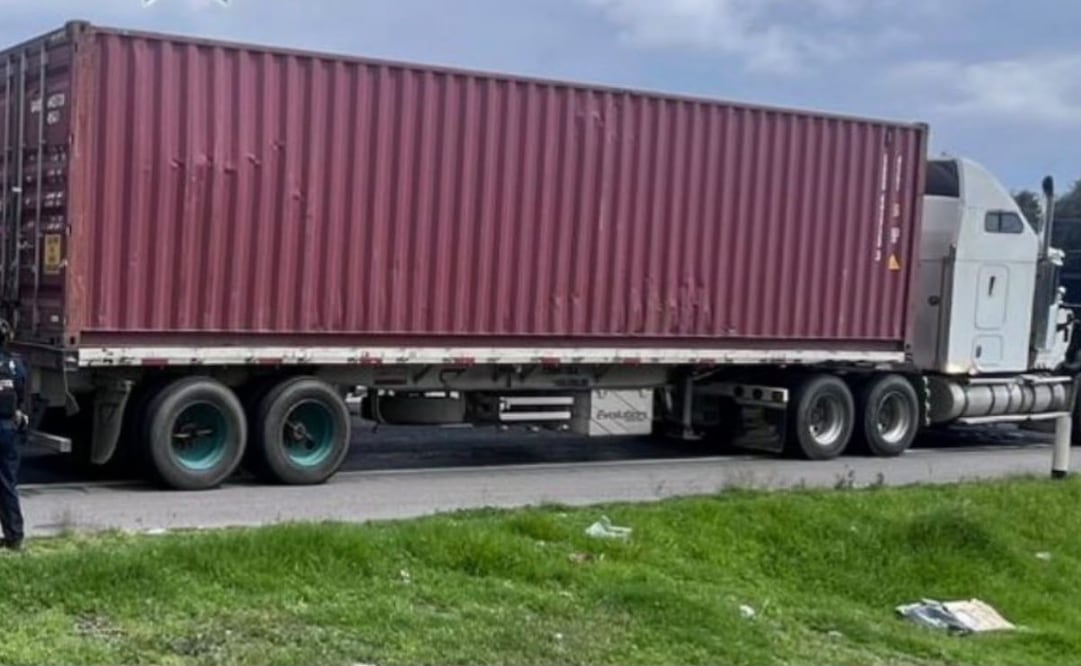 Recuperan 64 toneladas de vino robadas en Hidalgo; delincuentes abandonaron el tráiler.
Foto: Especial.