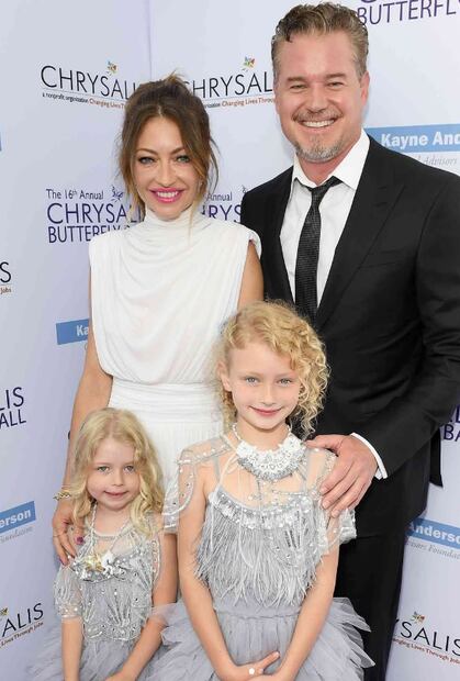 Eric Dane con su esposa Rebecca Gayheart y sus hijas.
