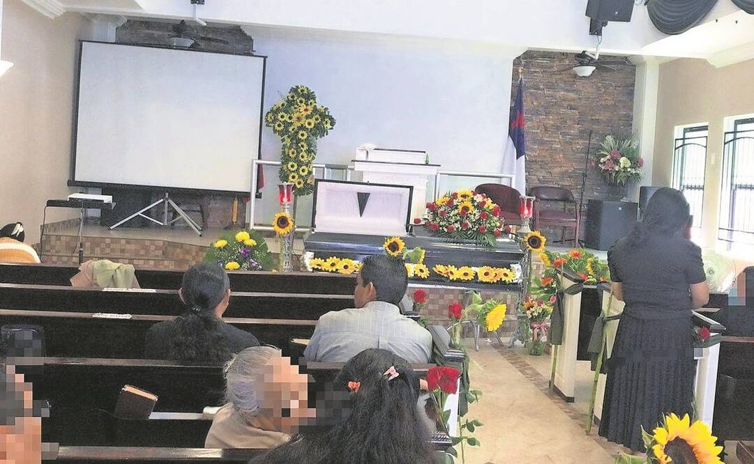 Arely Pablo Servando fue sepultada en el Parque Funeral San Joaquín, donde sus compañeros colocaron fotos de ella.