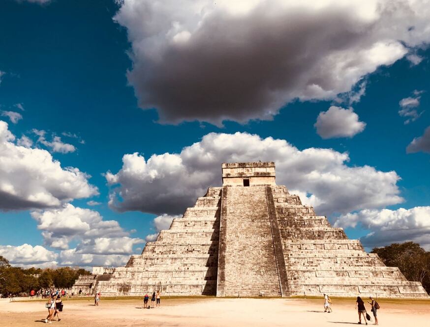 'El Castillo', también conocido como el Templo de Kukulcán, es una de las estructuras más grandes de Chichén Itzá.
Foto: EFE / Johannes Krause