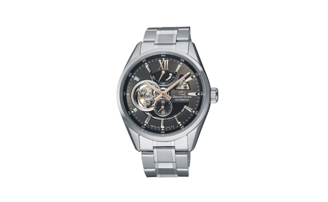 Orient Star Modern Skeleton exhibe el indicador de reserva bajo las 12 horas.