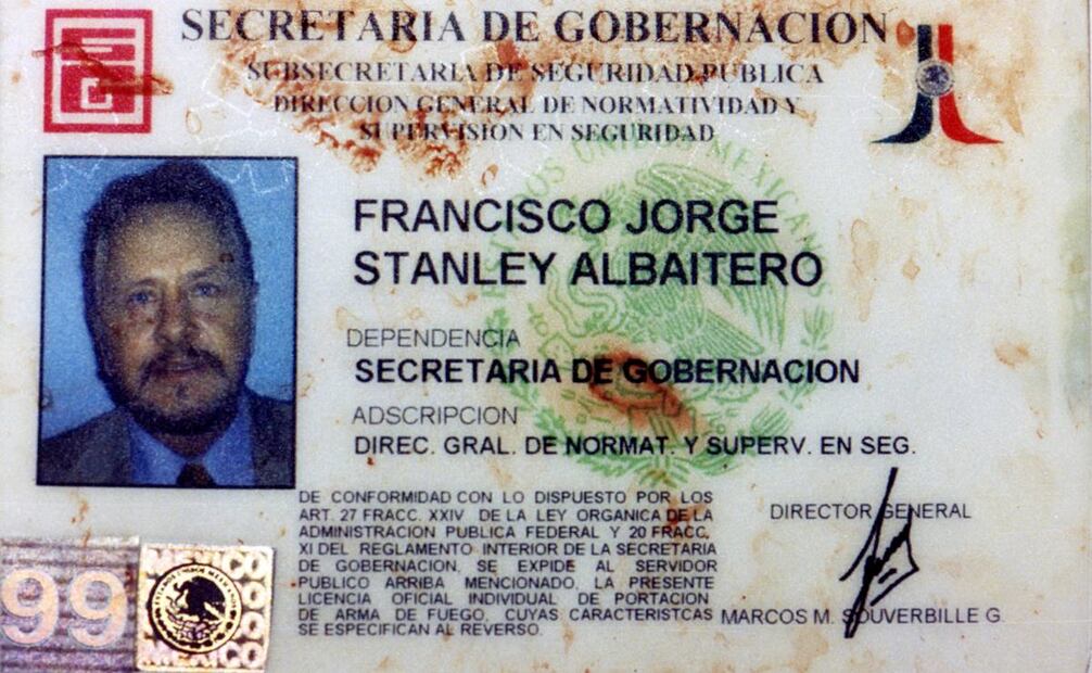 El 11 de mayo de 1999, a tan solo pocos días antes de su asesinato, el actor había tramitado un permiso de portación de armas de fuego para su personal de seguridad por un año, ante la Secretaría de Gobernación. Aquí la foto del anverso de la licencia. Archivo EL UNIVERSAL.