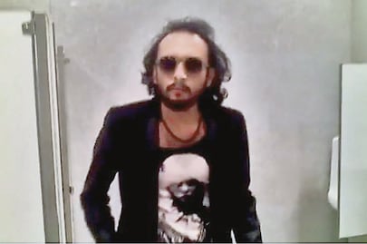 Exhiben en redes sociales a Elihu Gil