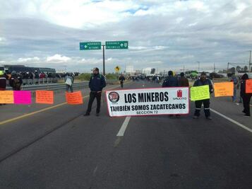 Mineros bloquean carreteras contra impuesto ecológico