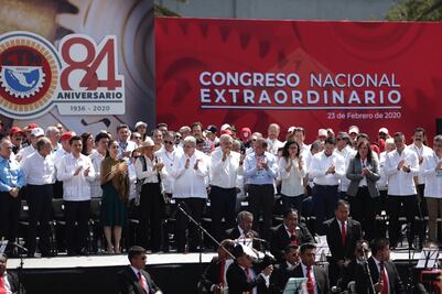 AMLO asegura ante la CTM que se atenderá el problema de las pensiones