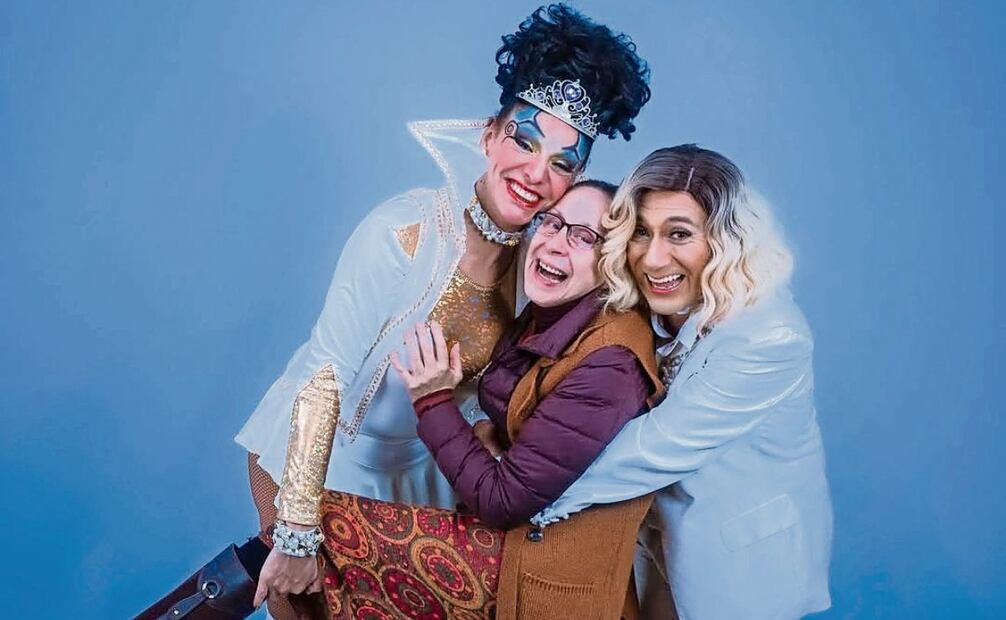 Con La Manigüis y La Supermana compartió escenario en Un acto de Dios, obra de humor y sátira. Fotos: Archivo / EL UNIVERSAL e Instagram